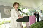 Lynn Redgrave<br>at the Women's Council in support of the Leon Hess Cancer Center at the Monmouth Medical Center annual membership luncheon &quot The Power of Pink&quot at the home of Judith Stanley Coleman in Middletown, N.J. on 7-21-05. all photos by Rob Rich copyright 2005 516-676-3939 robwayne1@aol.com