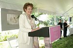 Lynn Redgrave<br>at the Women's Council in support of the Leon Hess Cancer Center at the Monmouth Medical Center annual membership luncheon &quot The Power of Pink&quot at the home of Judith Stanley Coleman in Middletown, N.J. on 7-21-05. all photos by Rob Rich copyright 2005 516-676-3939 robwayne1@aol.com